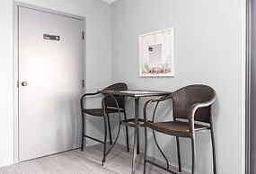 Gulf Tower 8b 2 Bedroom Condo by RedAwning