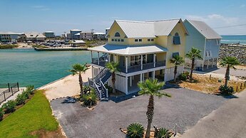 The Pelican 4 Bedroom Home by RedAwning