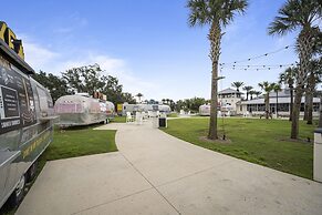 Beach Club Cottage 20 by ALBVR