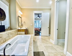 Beach Club Cottage 20 by ALBVR