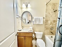 Beach Club Cottage 20 by ALBVR