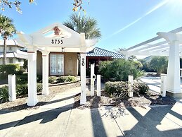 Beach Club Cottage 20 by ALBVR