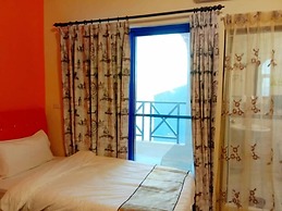 Santorini Music Family B&B