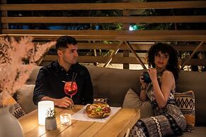 Ostria Sea Side Hotel