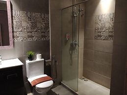 Lemon8 Hotel Apartment