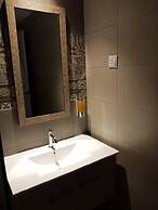 Lemon8 Hotel Apartment