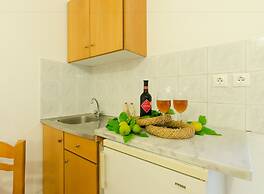 Aglaia Apartments & Studios