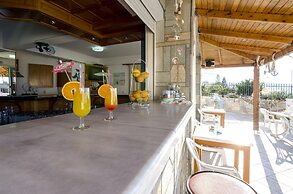 Aglaia Apartments & Studios