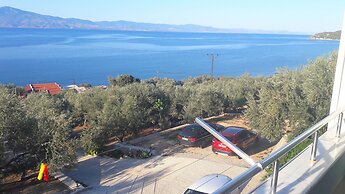 Assos Nazan Motel Restoran Beach