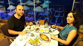 Assos Nazan Motel Restoran Beach