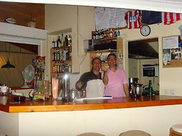 Sunshine Studios & Apartments