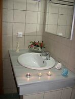 Sunshine Studios & Apartments