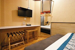 Golden Roof Hotel Seri Iskandar