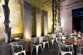 MaxOneHotels at Dharmahusada - Surabaya