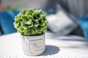 Dionysos Hotel & Suites