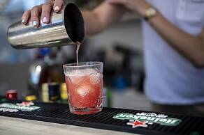 Dionysos Hotel & Suites