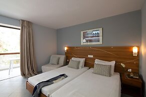 Dionysos Hotel & Suites