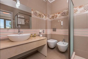 Dionysos Hotel & Suites