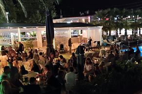 Dionysos Hotel & Suites