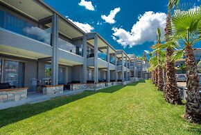 Dionysos Hotel & Suites