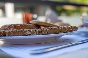 Dionysos Hotel & Suites