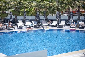 Dionysos Hotel & Suites