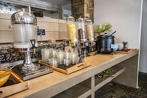 Dionysos Hotel & Suites