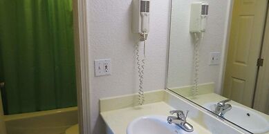 Capri Motel