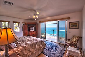 Hale Honu-oceanfront 4 Bedroom Home by RedAwning
