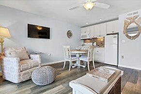 Sandpeddler Inn & Suites