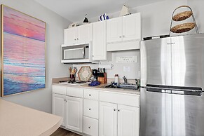 Sandpeddler Inn & Suites