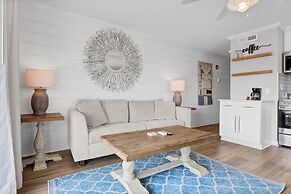 Sandpeddler Inn & Suites