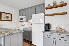 Sandpeddler Inn & Suites