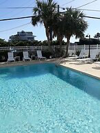 Sandpeddler Inn & Suites