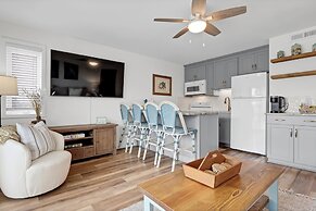 Sandpeddler Inn & Suites