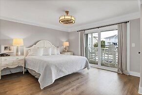 Sandpeddler Inn & Suites