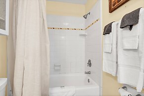 Sandpeddler Inn & Suites