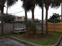 Sandpeddler Inn & Suites