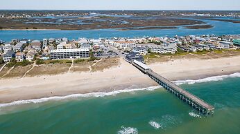 Sandpeddler Inn & Suites