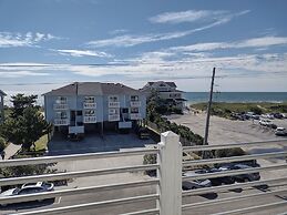 Sandpeddler Inn & Suites