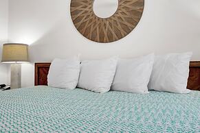 Sandpeddler Inn & Suites