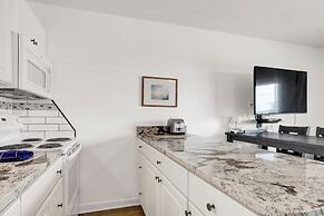 Sandpeddler Inn & Suites