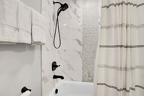 Sandpeddler Inn & Suites