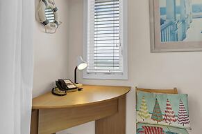 Sandpeddler Inn & Suites