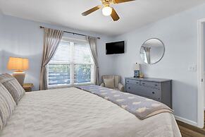 Sandpeddler Inn & Suites