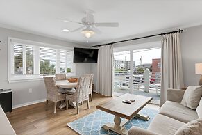 Sandpeddler Inn & Suites