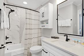 Sandpeddler Inn & Suites