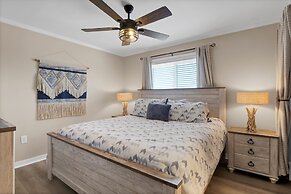 Sandpeddler Inn & Suites