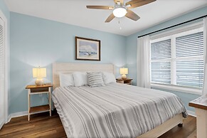 Sandpeddler Inn & Suites