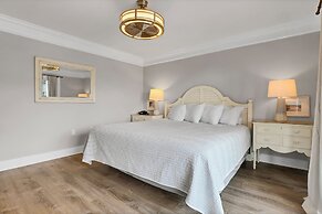 Sandpeddler Inn & Suites